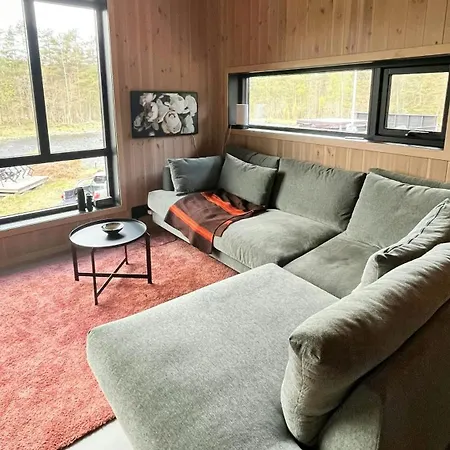 Moderne Hoyt Over Storelva Ved